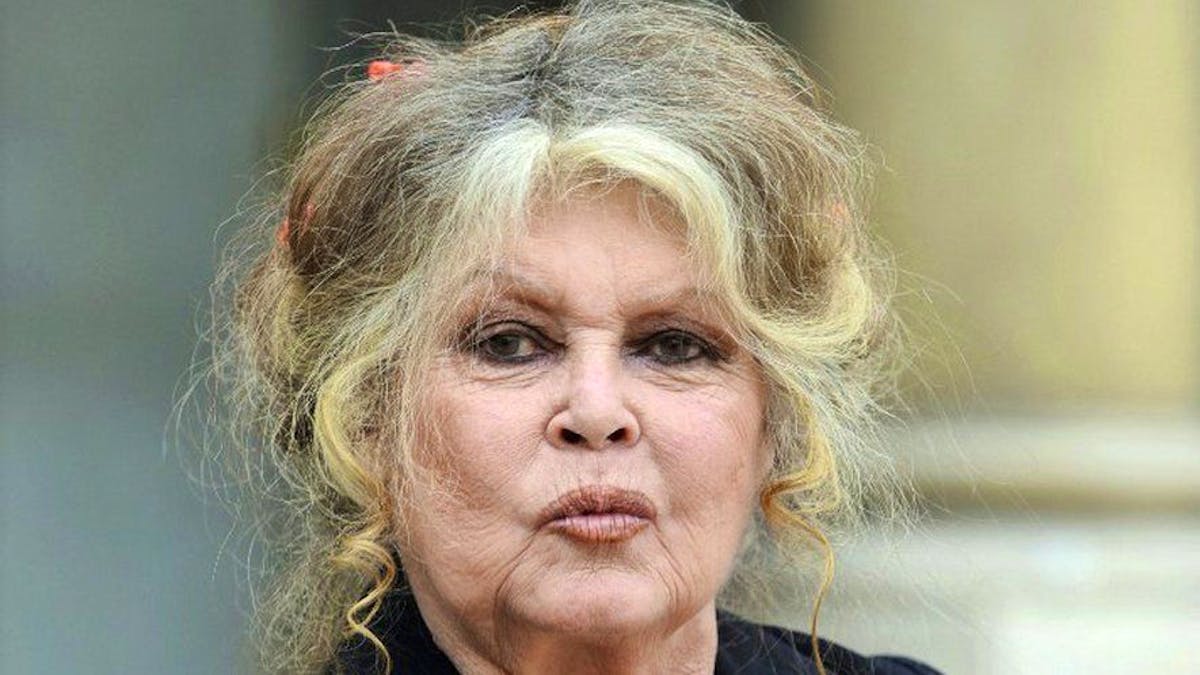 Bardot sends a sonotone to Macron to be heard!