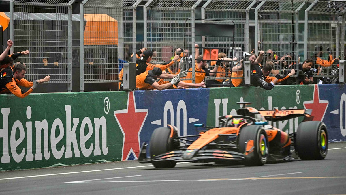 Oscar Piastri wins the China Grand Prix