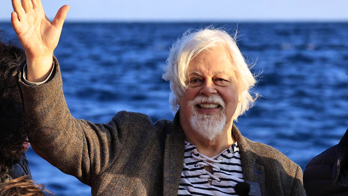 Paul Watson now free to travel abroad