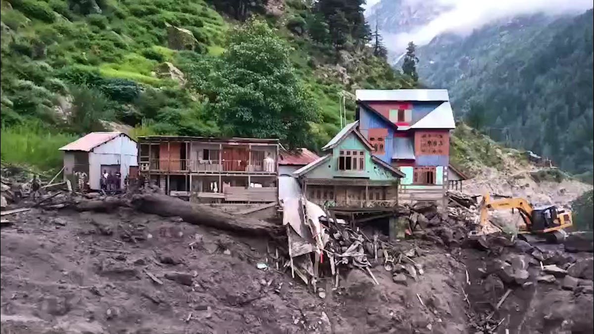 A village of devastated Indian cashmere: at least 60 dead