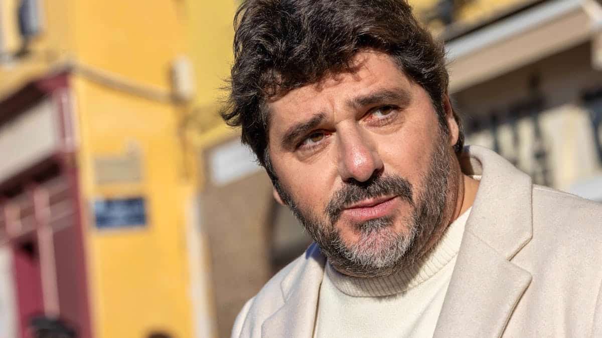 Breaking in Corsica, a fan is rescued by Patrick Fiori