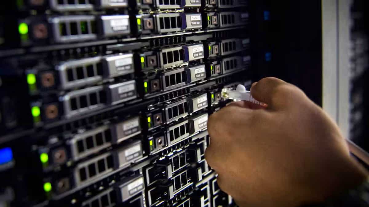 Internet submarine cables cut in the Red Sea