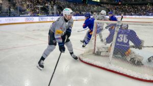 Friborg and Bienne take points
