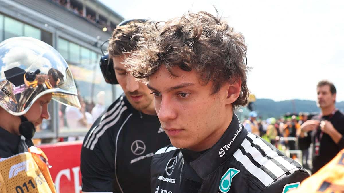 Kimi Antonelli, Mercedes' rookie, navigates in full doubt