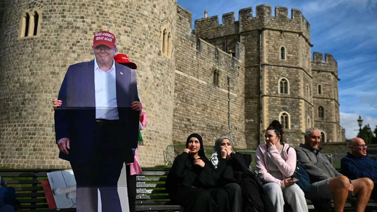 Royal XXL splendor to coax the unpopular Donald Trump