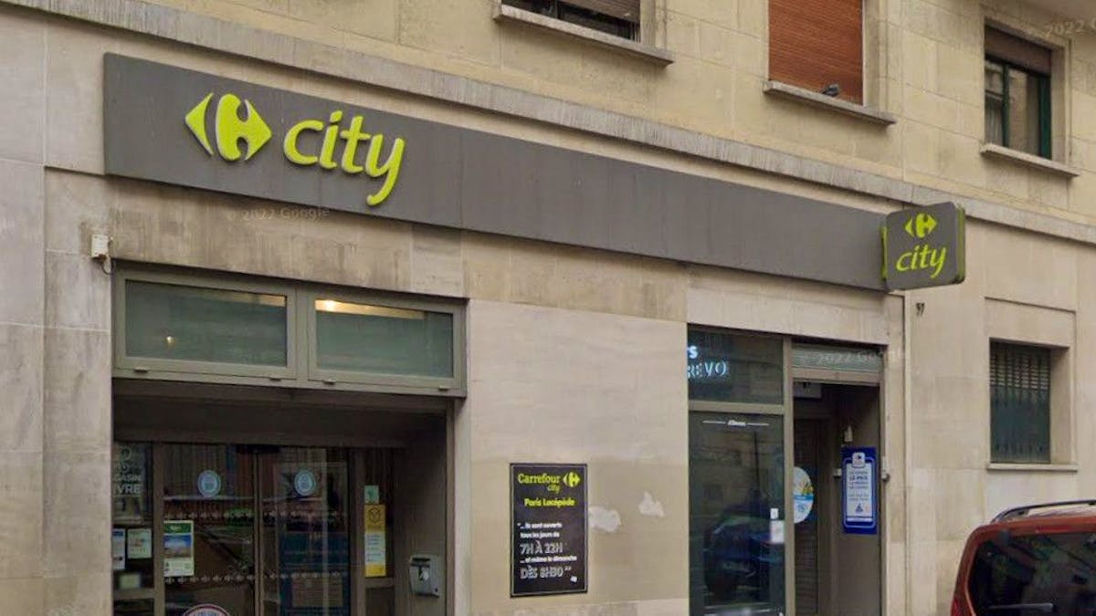 “Spoiled children”? Celebrities oppose a convenience store