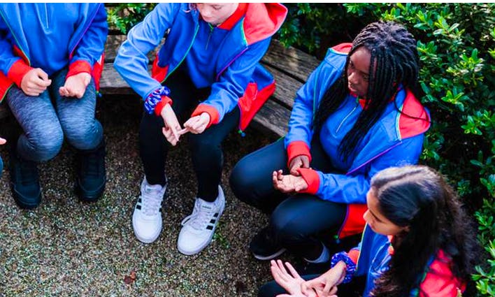 Selon la BBC, l’association Girlguiding était menacée de poursuites de la part d’un parent qui estimait qu’elle ne respectait pas la décision de la haute juridiction.