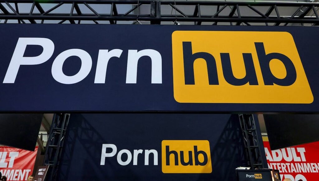 Qu'un organisme officiel fasse de la pub sur Pornhub  a suscité des critiques.