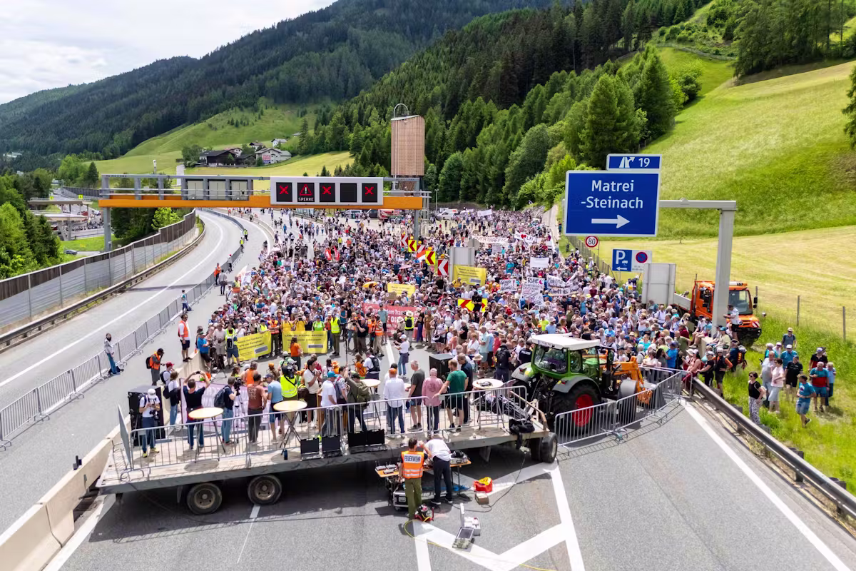 Demonstration blocks one of Europe's main highways