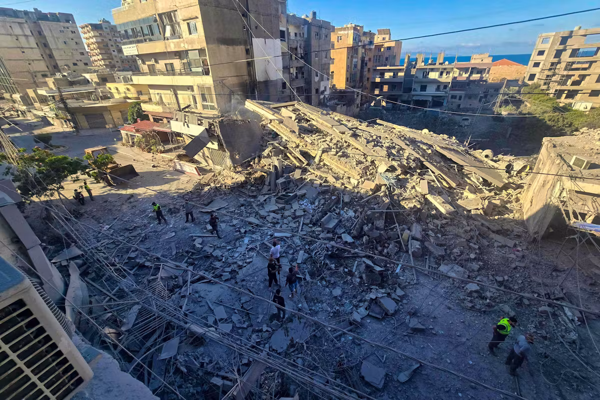 Israel bombs and continues its invasion deeper