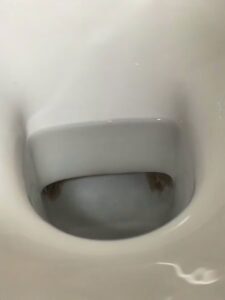 Here's how to remove brownish stains from the bottom of the toilet