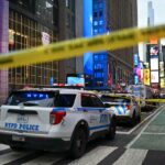 Times Square: she stabs a passerby to death, the police shoot him dead